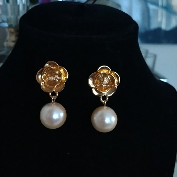 GORGEOUS PEARL EARRINGS - Picture 2 of 3